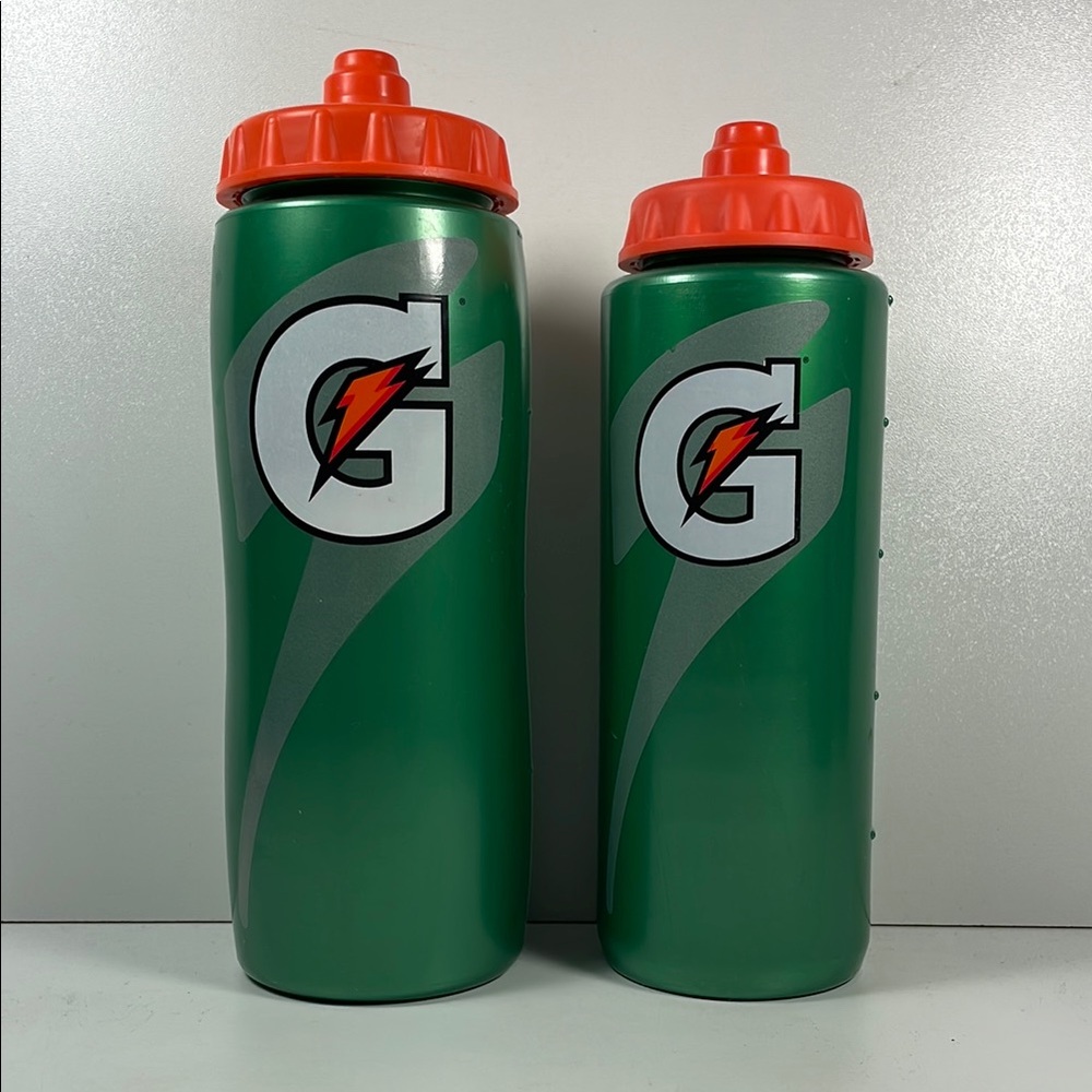 Gatorade Green Squeezable Water Bottle Set with Orange Cap 32 oz & 20 oz